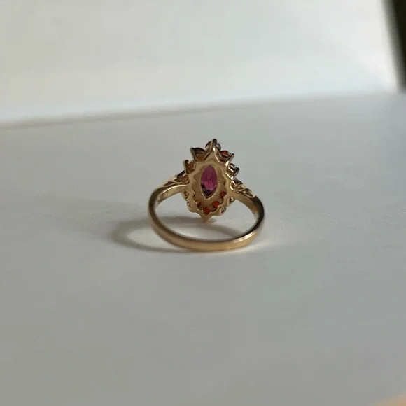 Vintage Garnet Navette Ring, Marquise Ring, Genuine Gold and Gemstones - Picture 4 of 8
